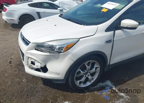 2014 Ford Escape Titanium z USA, uszkodzony, nr VIN 1FMCU0J94EUA19466